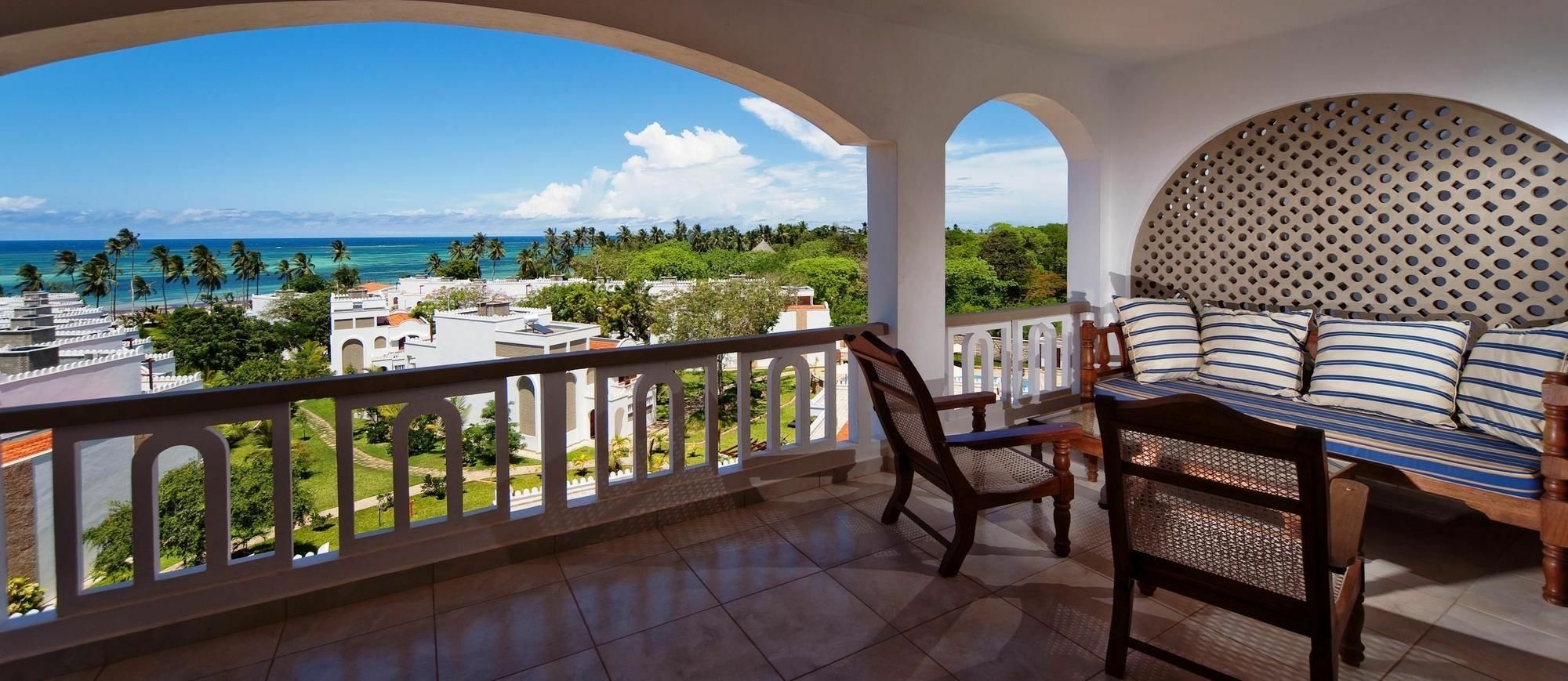 Lantana Galu Beach Диани Бийч Екстериор снимка